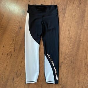 Under Armour compression 3/4 fitness leggings.